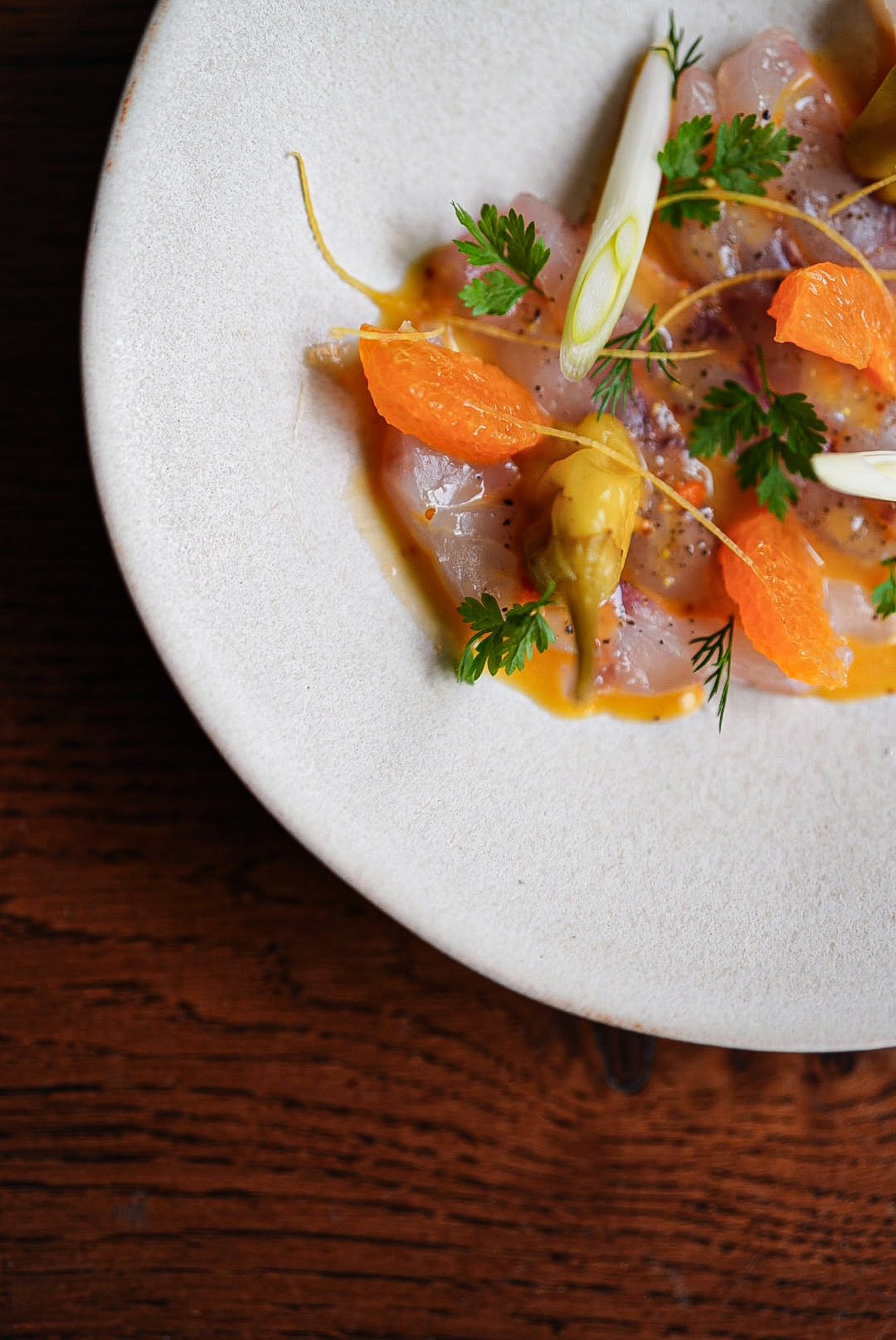Crudo de daurade royale, clémentine et jalapeño