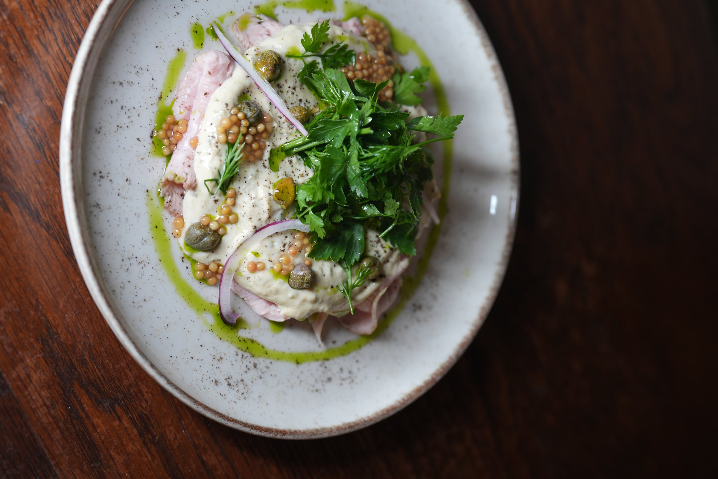 Vitello tonnato, veau rôti 12h, câpres de Sicile